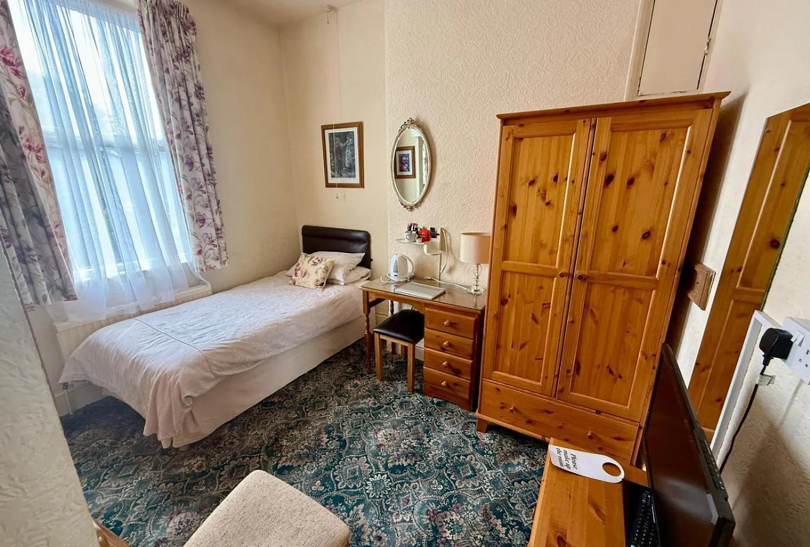 נוטינגהאם Next To Hyland Hotel Family Rooms With Attached Bathroom